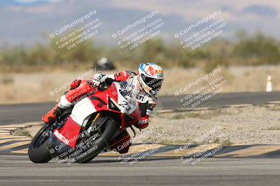 media/Nov-16-2025-Race Pace (Sun) [[8c5fa54630]]/Verified Riders/7-Turn 4 (1155am)/